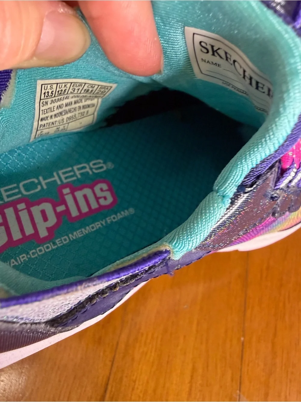Skechers pull no